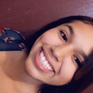 Meet your Posher, Claudia